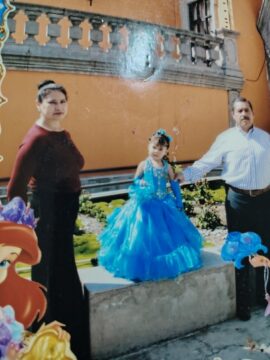 Imágenes para rendir homenaje a persona finada, estas pueden variar en su contenido.