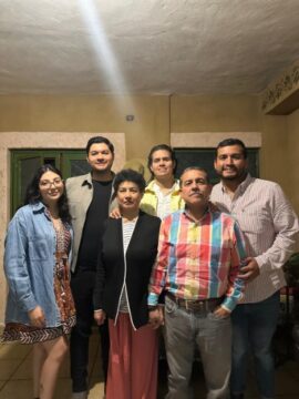 Imágenes para rendir homenaje a persona finada, estas pueden variar en su contenido.