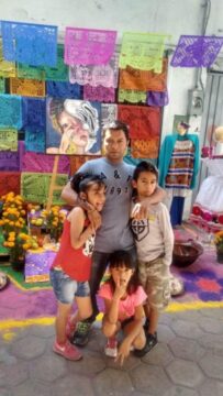 Imágenes para rendir homenaje a persona finada, estas pueden variar en su contenido.