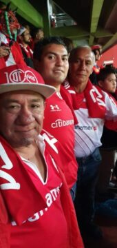 Imágenes para rendir homenaje a persona finada, estas pueden variar en su contenido.