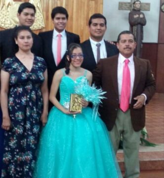 Imágenes para rendir homenaje a persona finada, estas pueden variar en su contenido.