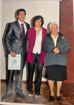Imágenes para rendir homenaje a persona finada, estas pueden variar en su contenido.