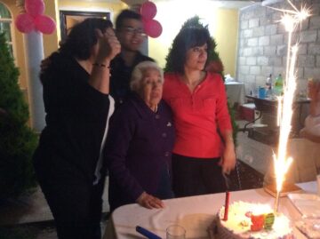 Imágenes para rendir homenaje a persona finada, estas pueden variar en su contenido.