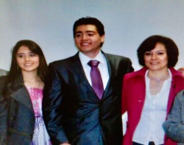 Imágenes para rendir homenaje a persona finada, estas pueden variar en su contenido.