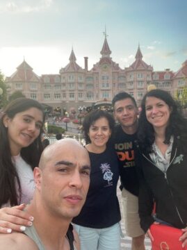 Imágenes para rendir homenaje a persona finada, estas pueden variar en su contenido.