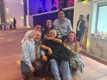 Imágenes para rendir homenaje a persona finada, estas pueden variar en su contenido.