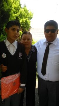 Imágenes para rendir homenaje a persona finada, estas pueden variar en su contenido.