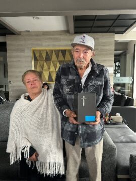 Imágenes para rendir homenaje a persona finada, estas pueden variar en su contenido.