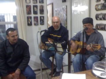 Imágenes para rendir homenaje a persona finada, estas pueden variar en su contenido.