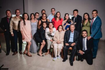 Imágenes para rendir homenaje a persona finada, estas pueden variar en su contenido.