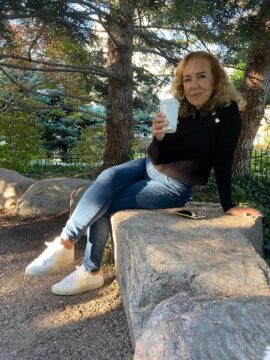 Imágenes para rendir homenaje a persona finada, estas pueden variar en su contenido.