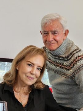 Imágenes para rendir homenaje a persona finada, estas pueden variar en su contenido.