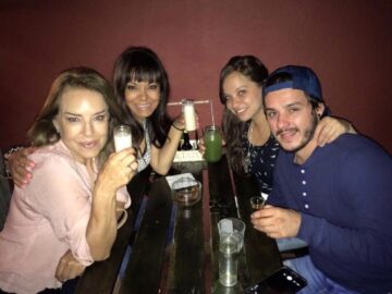 Imágenes para rendir homenaje a persona finada, estas pueden variar en su contenido.