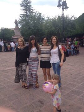 Imágenes para rendir homenaje a persona finada, estas pueden variar en su contenido.