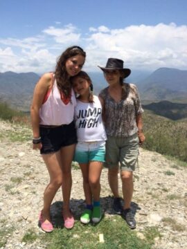 Imágenes para rendir homenaje a persona finada, estas pueden variar en su contenido.