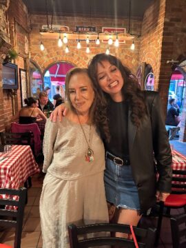 Imágenes para rendir homenaje a persona finada, estas pueden variar en su contenido.