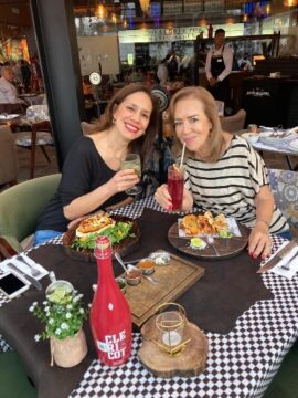 Imágenes para rendir homenaje a persona finada, estas pueden variar en su contenido.