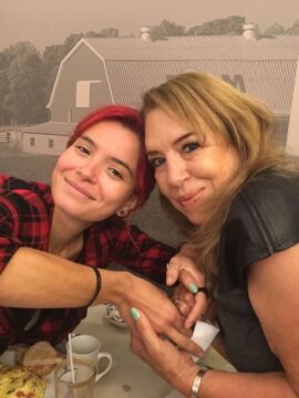 Imágenes para rendir homenaje a persona finada, estas pueden variar en su contenido.