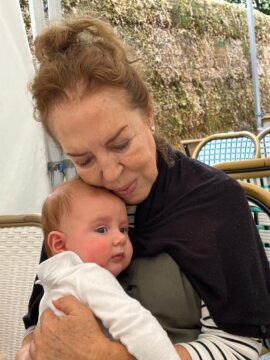 Imágenes para rendir homenaje a persona finada, estas pueden variar en su contenido.