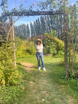 Imágenes para rendir homenaje a persona finada, estas pueden variar en su contenido.