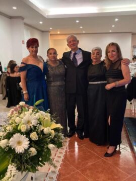 Imágenes para rendir homenaje a persona finada, estas pueden variar en su contenido.