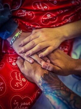 Imágenes para rendir homenaje a persona finada, estas pueden variar en su contenido.