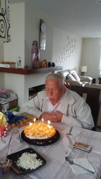 Imágenes para rendir homenaje a persona finada, estas pueden variar en su contenido.