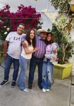 Imágenes para rendir homenaje a persona finada, estas pueden variar en su contenido.