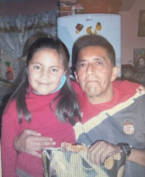 Imágenes para rendir homenaje a persona finada, estas pueden variar en su contenido.