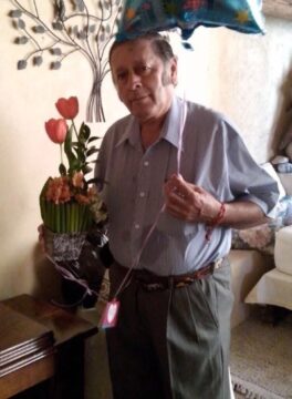 Imágenes para rendir homenaje a persona finada, estas pueden variar en su contenido.