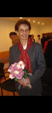 Imágenes para rendir homenaje a persona finada, estas pueden variar en su contenido.