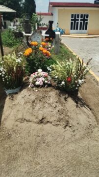 Imágenes para rendir homenaje a persona finada, estas pueden variar en su contenido.