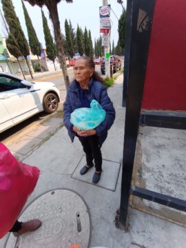 Imágenes para rendir homenaje a persona finada, estas pueden variar en su contenido.