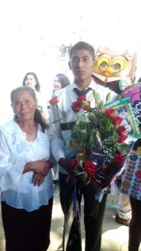 Imágenes para rendir homenaje a persona finada, estas pueden variar en su contenido.