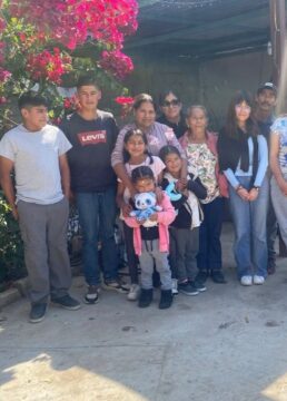 Imágenes para rendir homenaje a persona finada, estas pueden variar en su contenido.