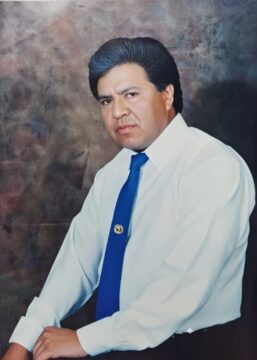 Imágenes para rendir homenaje a persona finada, estas pueden variar en su contenido.