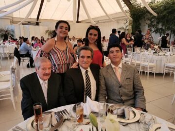 Imágenes para rendir homenaje a persona finada, estas pueden variar en su contenido.