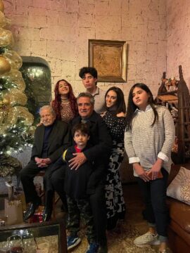 Imágenes para rendir homenaje a persona finada, estas pueden variar en su contenido.