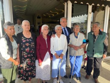 Imágenes para rendir homenaje a persona finada, estas pueden variar en su contenido.