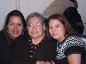 Imágenes para rendir homenaje a persona finada, estas pueden variar en su contenido.