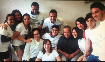 Imágenes para rendir homenaje a persona finada, estas pueden variar en su contenido.