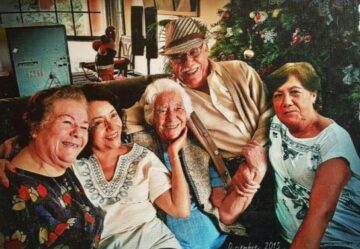 Imágenes para rendir homenaje a persona finada, estas pueden variar en su contenido.