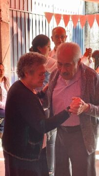 Imágenes para rendir homenaje a persona finada, estas pueden variar en su contenido.