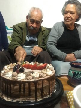 Imágenes para rendir homenaje a persona finada, estas pueden variar en su contenido.