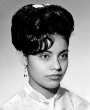 Imágenes para rendir homenaje a persona finada, estas pueden variar en su contenido.