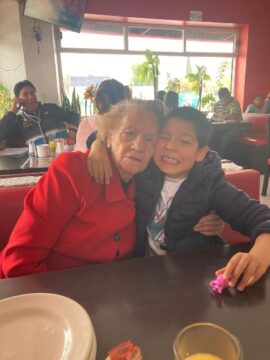 Imágenes para rendir homenaje a persona finada, estas pueden variar en su contenido.