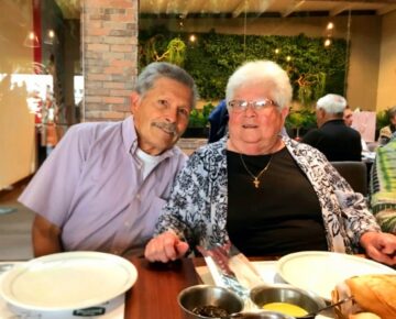 Imágenes para rendir homenaje a persona finada, estas pueden variar en su contenido.