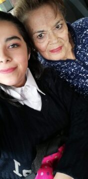 Imágenes para rendir homenaje a persona finada, estas pueden variar en su contenido.