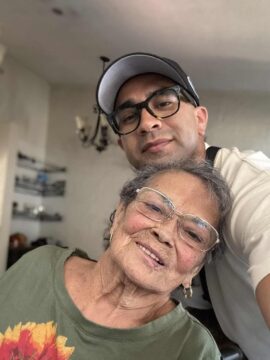 Imágenes para rendir homenaje a persona finada, estas pueden variar en su contenido.