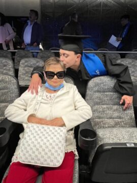 Imágenes para rendir homenaje a persona finada, estas pueden variar en su contenido.